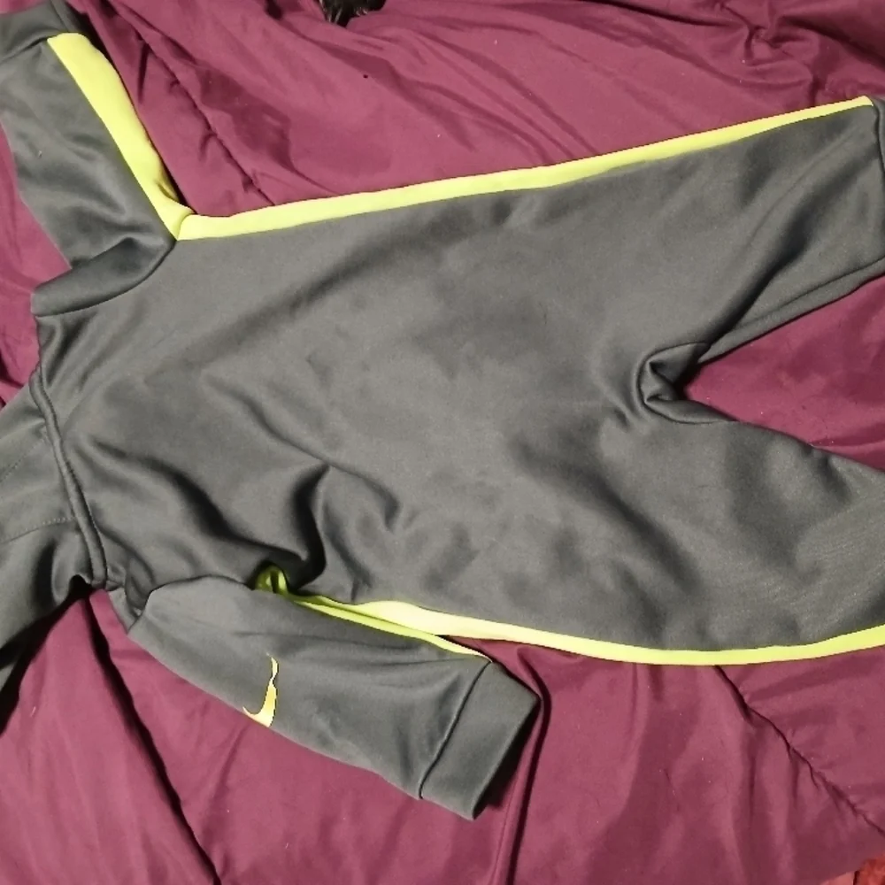 Nike  dri fit infant Gray and Green One Piece outfit with hood. Size 6 months